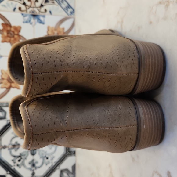 Merona Tan Slip On Bootie, Faux Perforated Leather, 7.5, Vegan - Picture 2 of 6